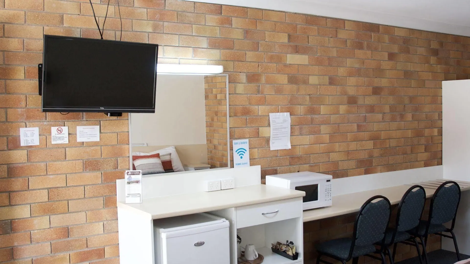*** Motel Buckaroo Motor Inn Warwick Australia